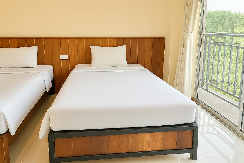 PalmHug Hotel by ZUZU - Image 4