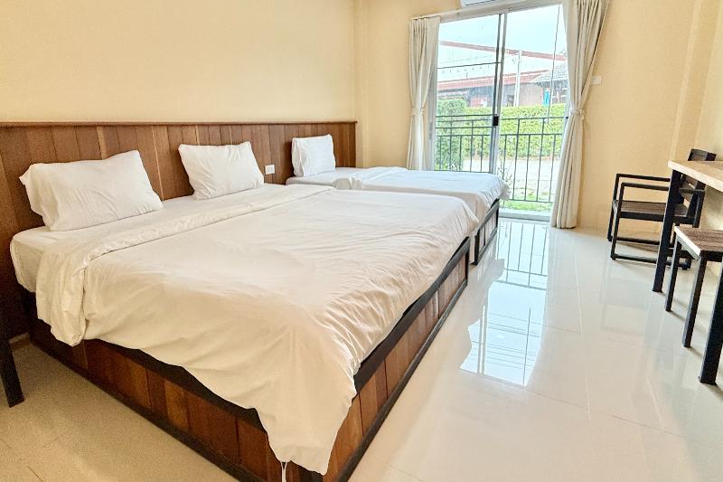 PalmHug Hotel by ZUZU - Image 5