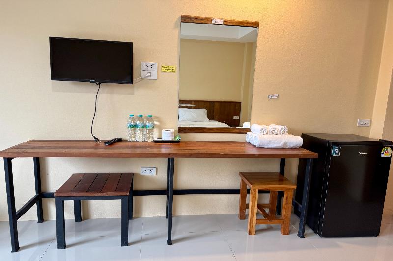 PalmHug Hotel by ZUZU - Image 6