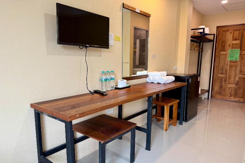 PalmHug Hotel by ZUZU - Image 7