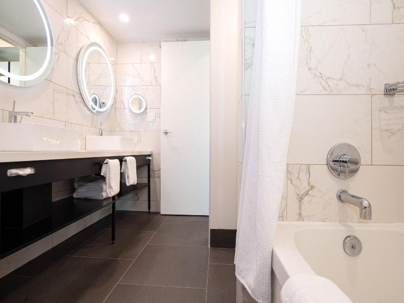 Sandman Signature Calgary Airport Hotel image