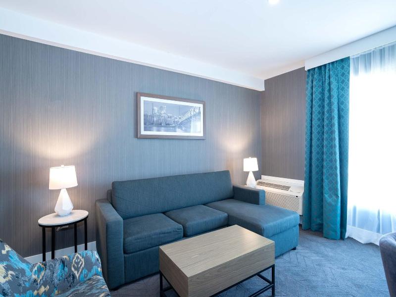 Sandman Signature Calgary Airport Hotel image