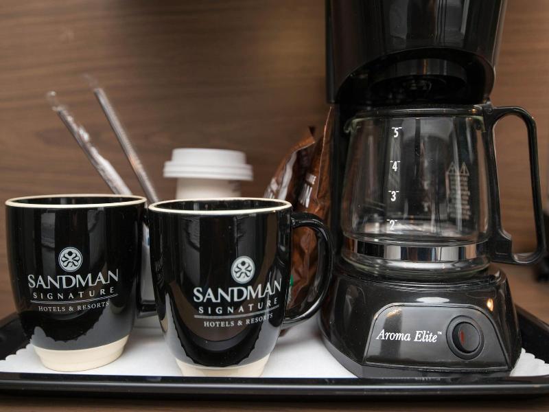 Sandman Signature Calgary Airport Hotel image