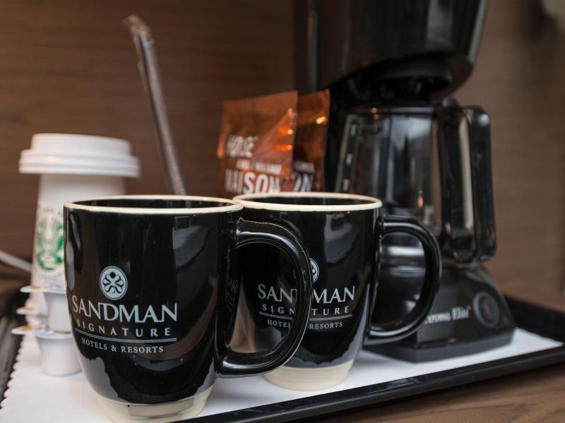 Sandman Signature Calgary Airport Hotel image
