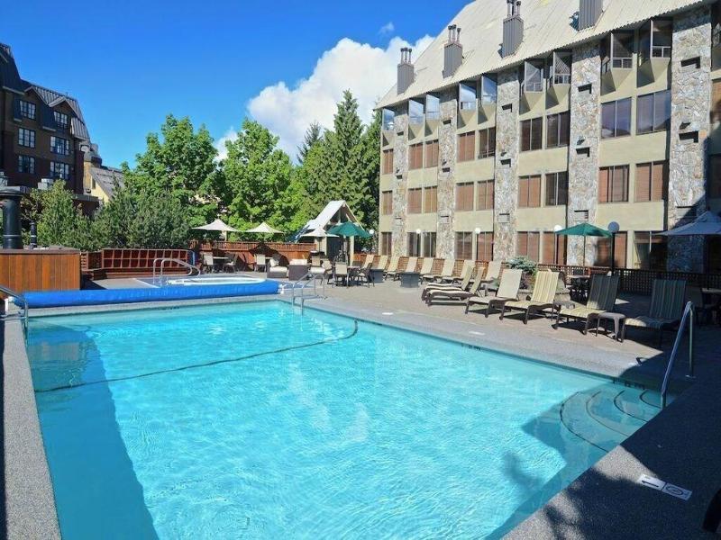 Mountain Side Hotel Whistler By Executive image