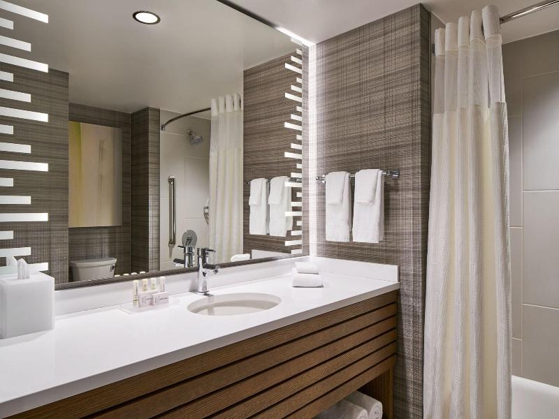 Courtyard by Marriott Washington Downtown/Conventi image