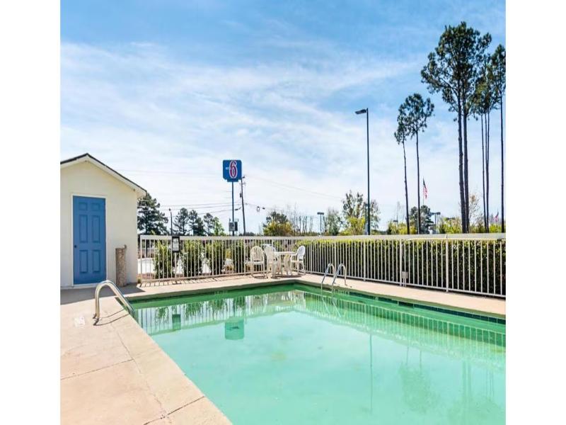 Motel 6 Newnan, Ga image