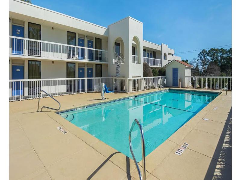 Motel 6 Newnan, Ga image