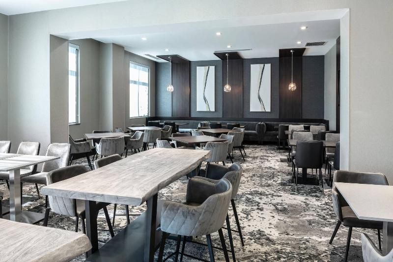 Fairfield Inn & Suites by Marriott Boston Logan Ai image