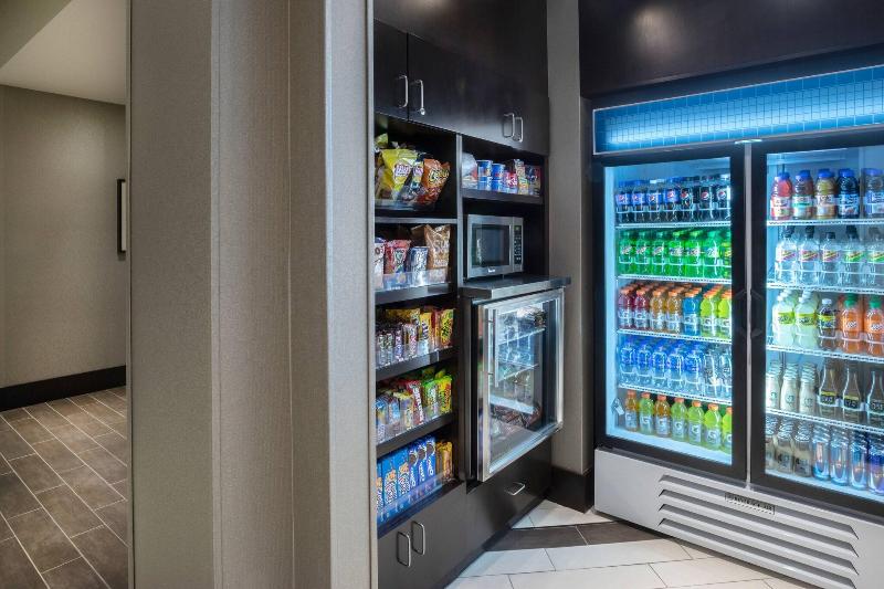 Fairfield Inn & Suites by Marriott Boston Logan Ai image