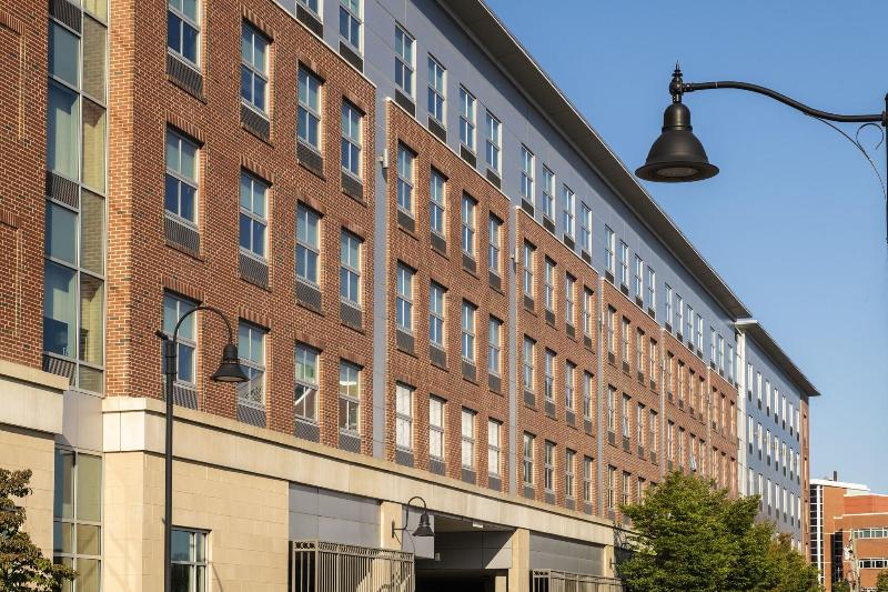Fairfield Inn & Suites by Marriott Boston Logan Ai image