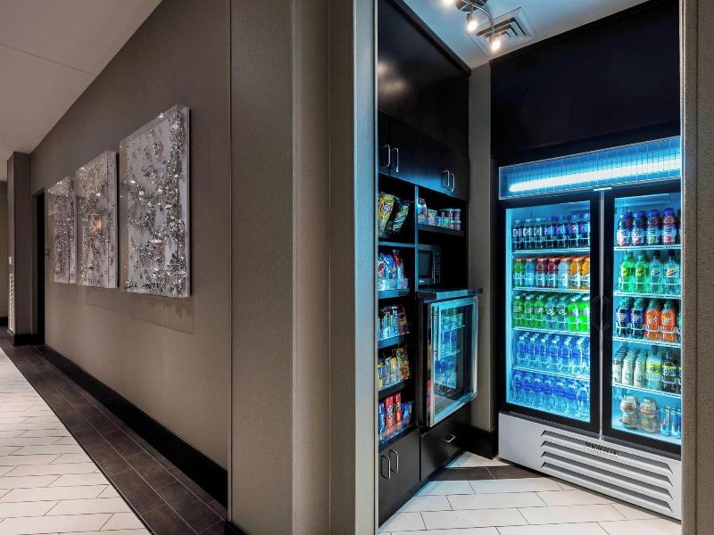 Fairfield Inn & Suites by Marriott Boston Logan Ai image