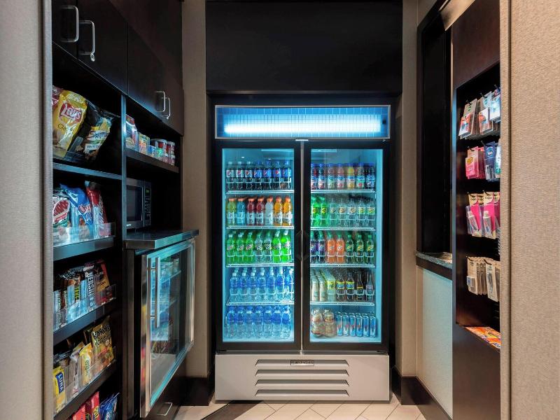 Fairfield Inn & Suites by Marriott Boston Logan Ai image