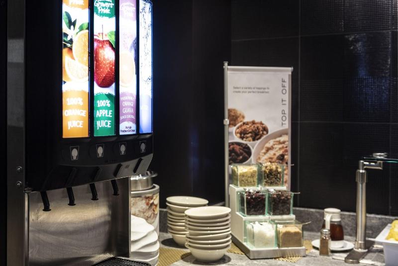 Fairfield Inn & Suites by Marriott Boston Logan Ai image