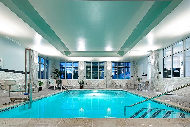 Fairfield Inn & Suites by Marriott Boston Logan Ai image