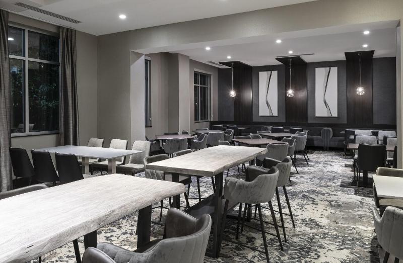 Fairfield Inn & Suites by Marriott Boston Logan Ai image