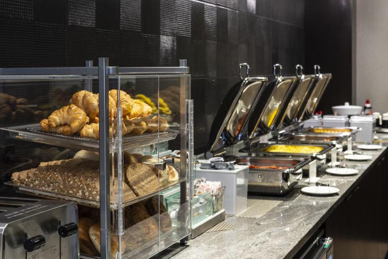 Fairfield Inn & Suites by Marriott Boston Logan Ai image