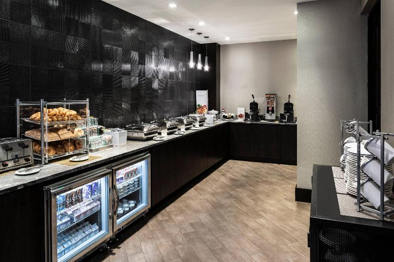 Fairfield Inn & Suites by Marriott Boston Logan Ai image