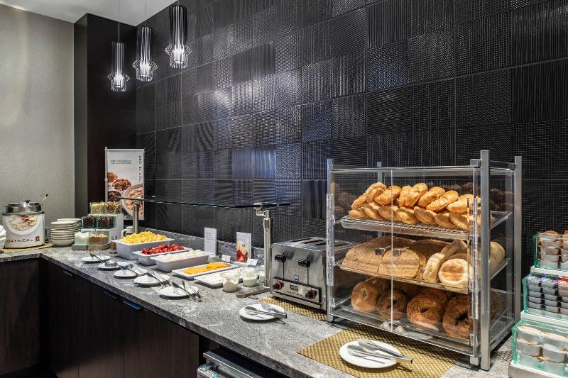 Fairfield Inn & Suites by Marriott Boston Logan Ai image