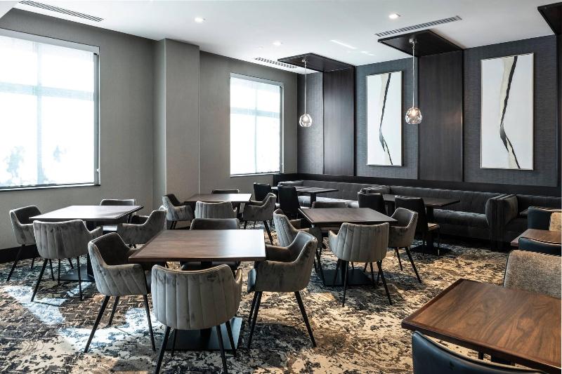 Fairfield Inn & Suites by Marriott Boston Logan Ai image