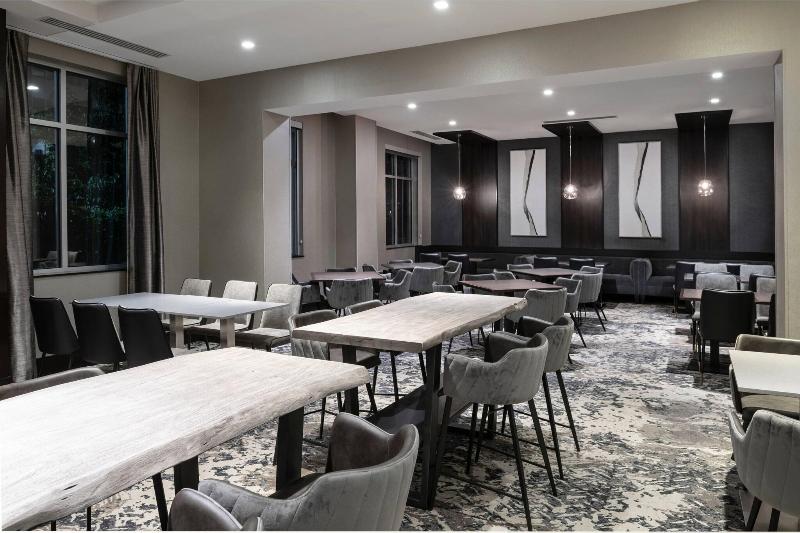 Fairfield Inn & Suites by Marriott Boston Logan Ai image