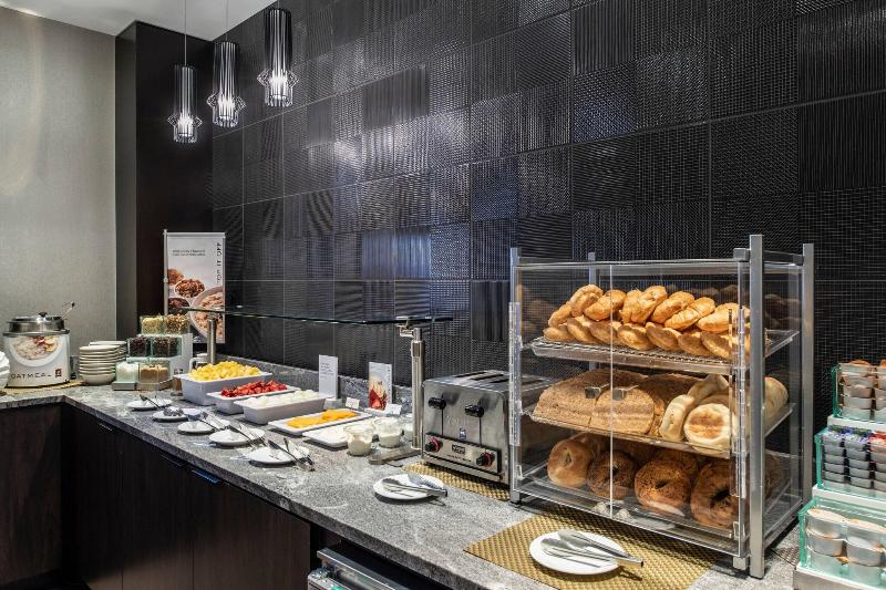 Fairfield Inn & Suites by Marriott Boston Logan Ai image
