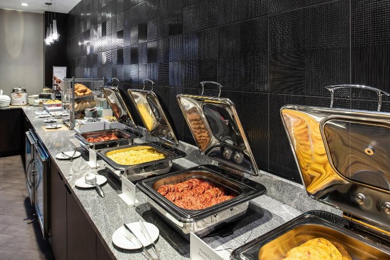 Fairfield Inn & Suites by Marriott Boston Logan Ai image