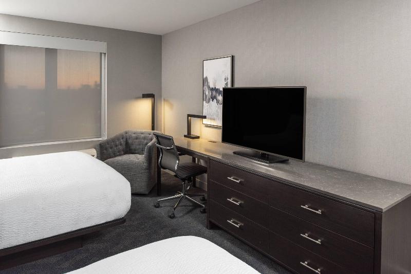 Fairfield Inn & Suites by Marriott Boston Logan Ai image