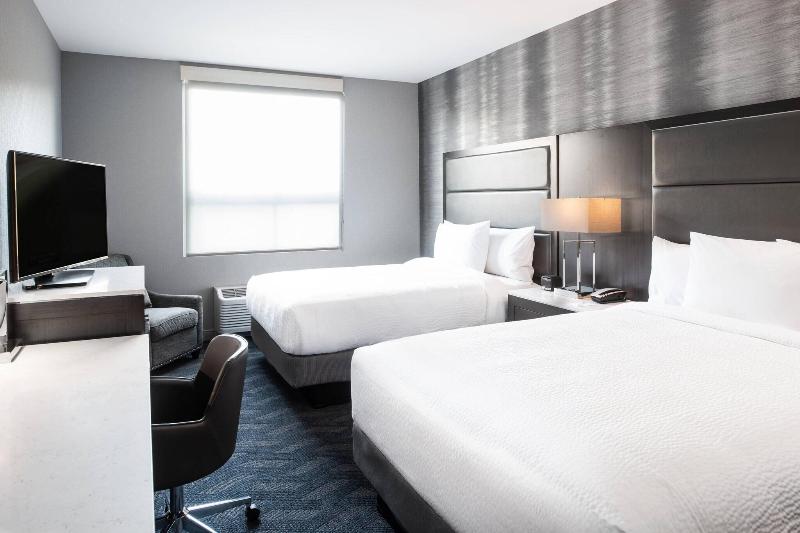 Fairfield Inn & Suites by Marriott Boston Logan Ai image