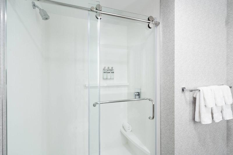 Fairfield Inn & Suites by Marriott Boston Logan Ai image