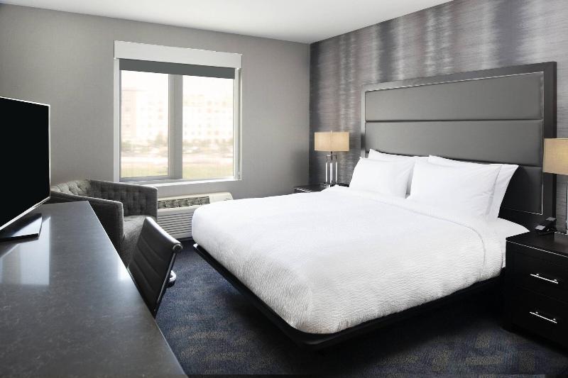Fairfield Inn & Suites by Marriott Boston Logan Ai image