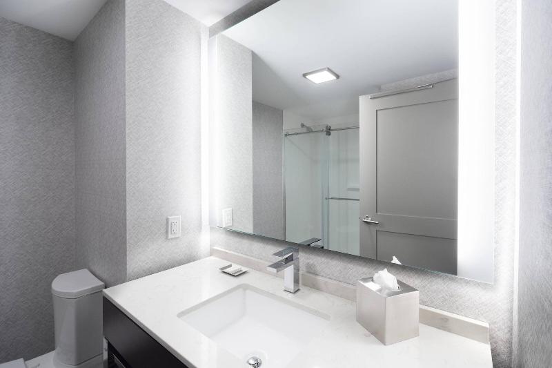 Fairfield Inn & Suites by Marriott Boston Logan Ai image