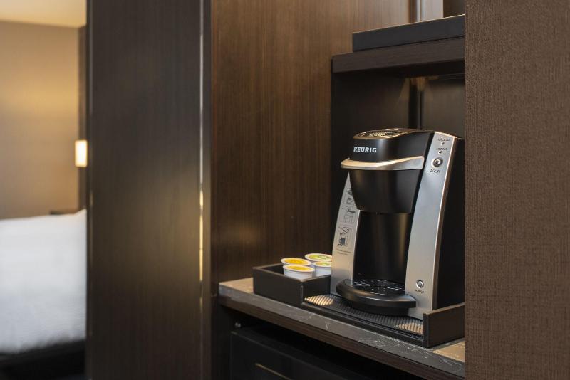 Fairfield Inn & Suites by Marriott Boston Logan Ai image