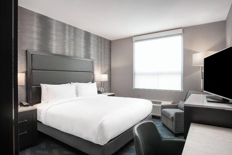 Fairfield Inn & Suites by Marriott Boston Logan Ai image