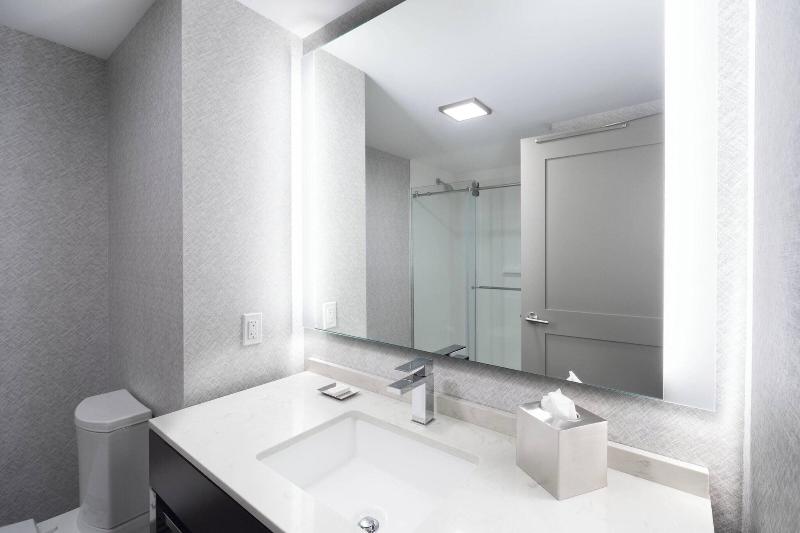 Fairfield Inn & Suites by Marriott Boston Logan Ai image