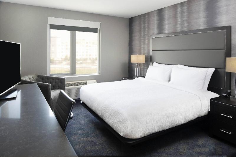 Fairfield Inn & Suites by Marriott Boston Logan Ai image