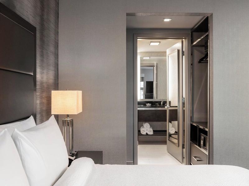 Fairfield Inn & Suites by Marriott Boston Logan Ai image