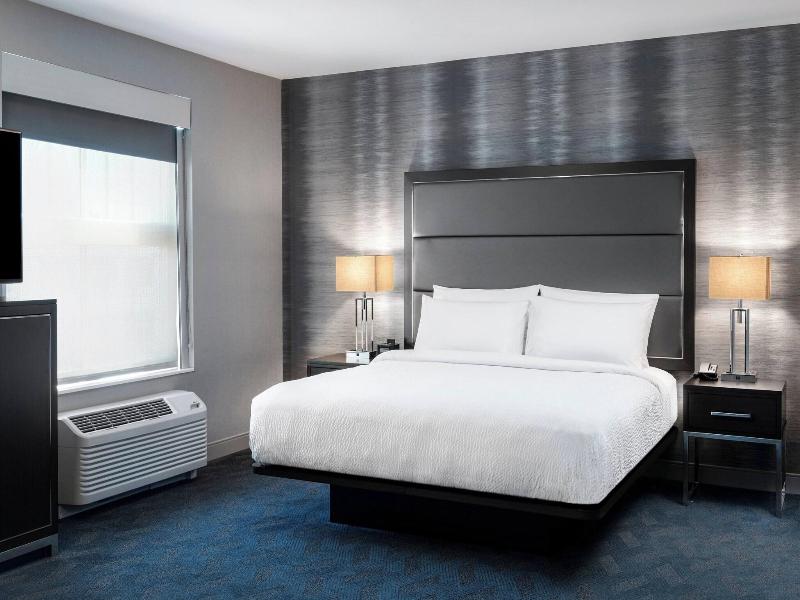 Fairfield Inn & Suites by Marriott Boston Logan Ai image