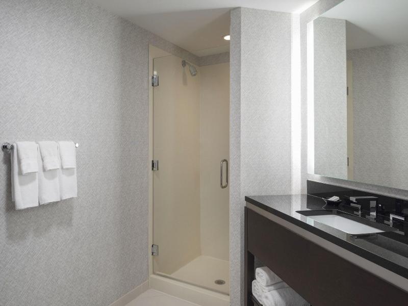Fairfield Inn & Suites by Marriott Boston Logan Ai image