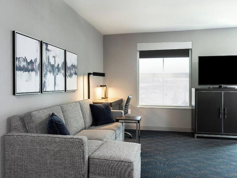Fairfield Inn & Suites by Marriott Boston Logan Ai image
