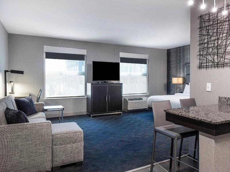Fairfield Inn & Suites by Marriott Boston Logan Ai image