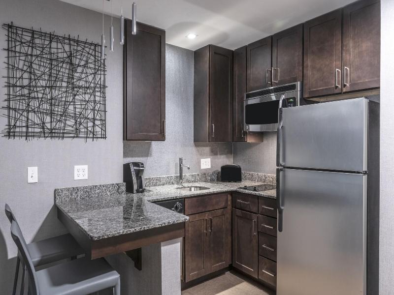 Fairfield Inn & Suites by Marriott Boston Logan Ai image