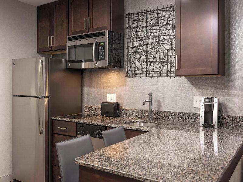 Fairfield Inn & Suites by Marriott Boston Logan Ai image