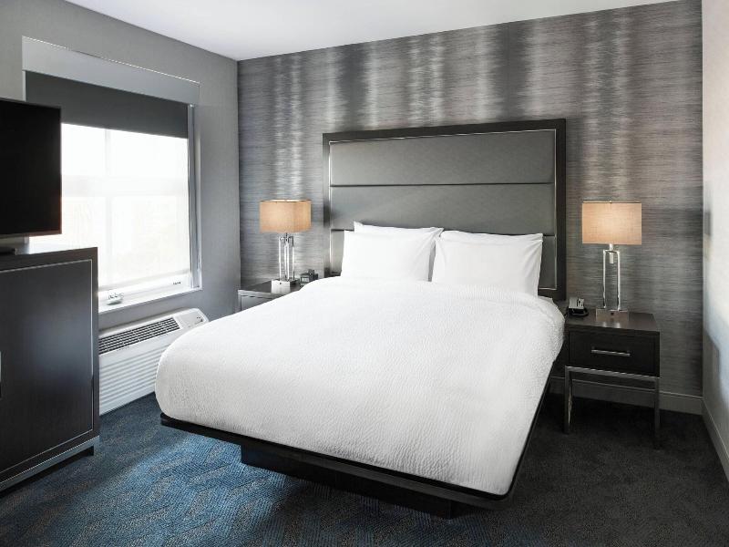 Fairfield Inn & Suites by Marriott Boston Logan Ai image