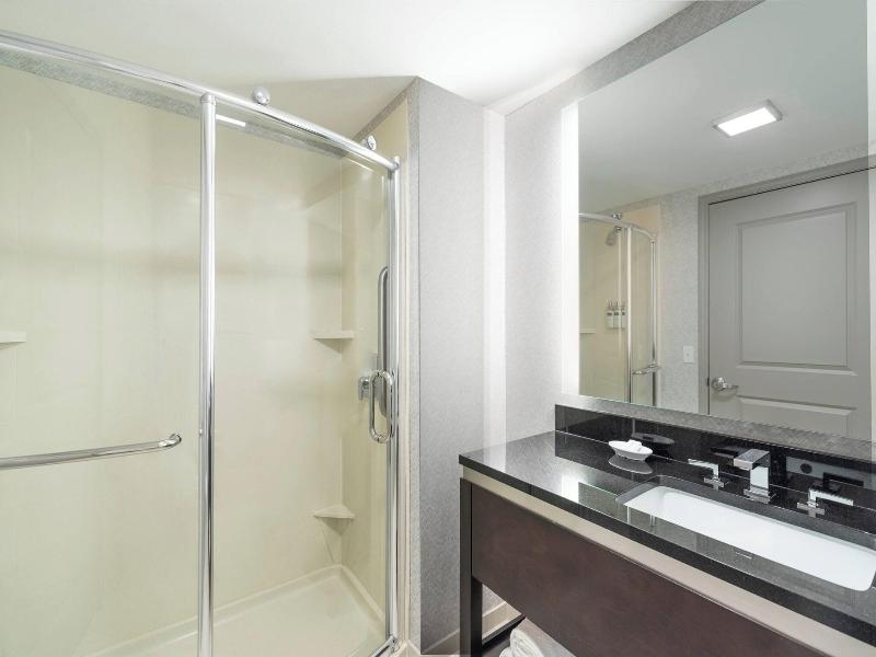 Fairfield Inn & Suites by Marriott Boston Logan Ai image