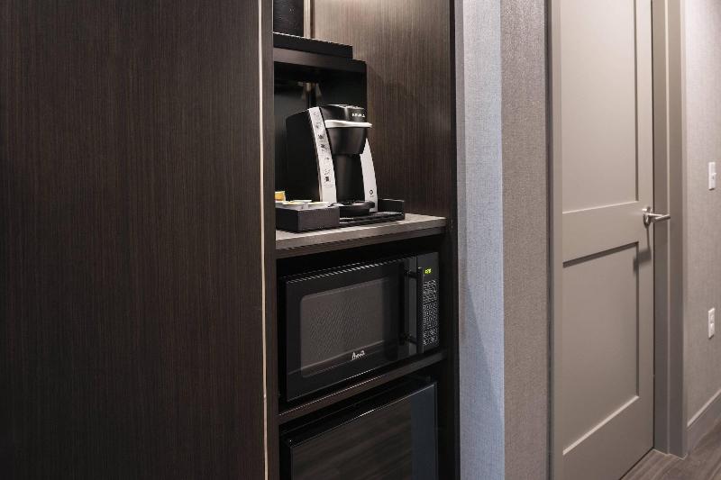Fairfield Inn & Suites by Marriott Boston Logan Ai image