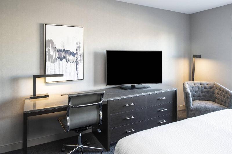 Fairfield Inn & Suites by Marriott Boston Logan Ai image