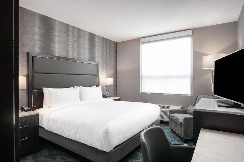 Fairfield Inn & Suites by Marriott Boston Logan Ai image