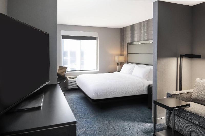 Fairfield Inn & Suites by Marriott Boston Logan Ai image