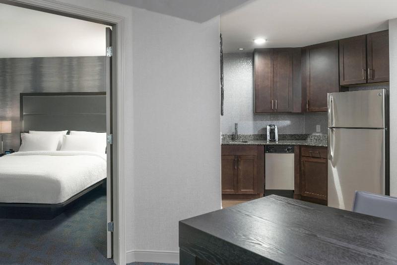 Fairfield Inn & Suites by Marriott Boston Logan Ai image